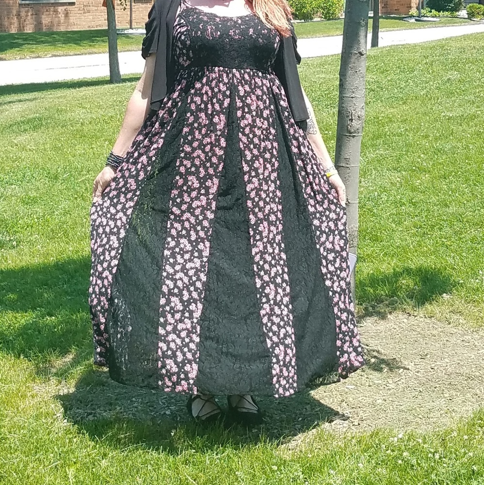 Beautiful flowing maxi - Picture 4 of 8
